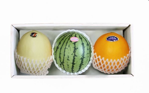 画像1: ホームランメロン１玉・小玉スイカ1玉・イエローキングメロン１玉 (1)